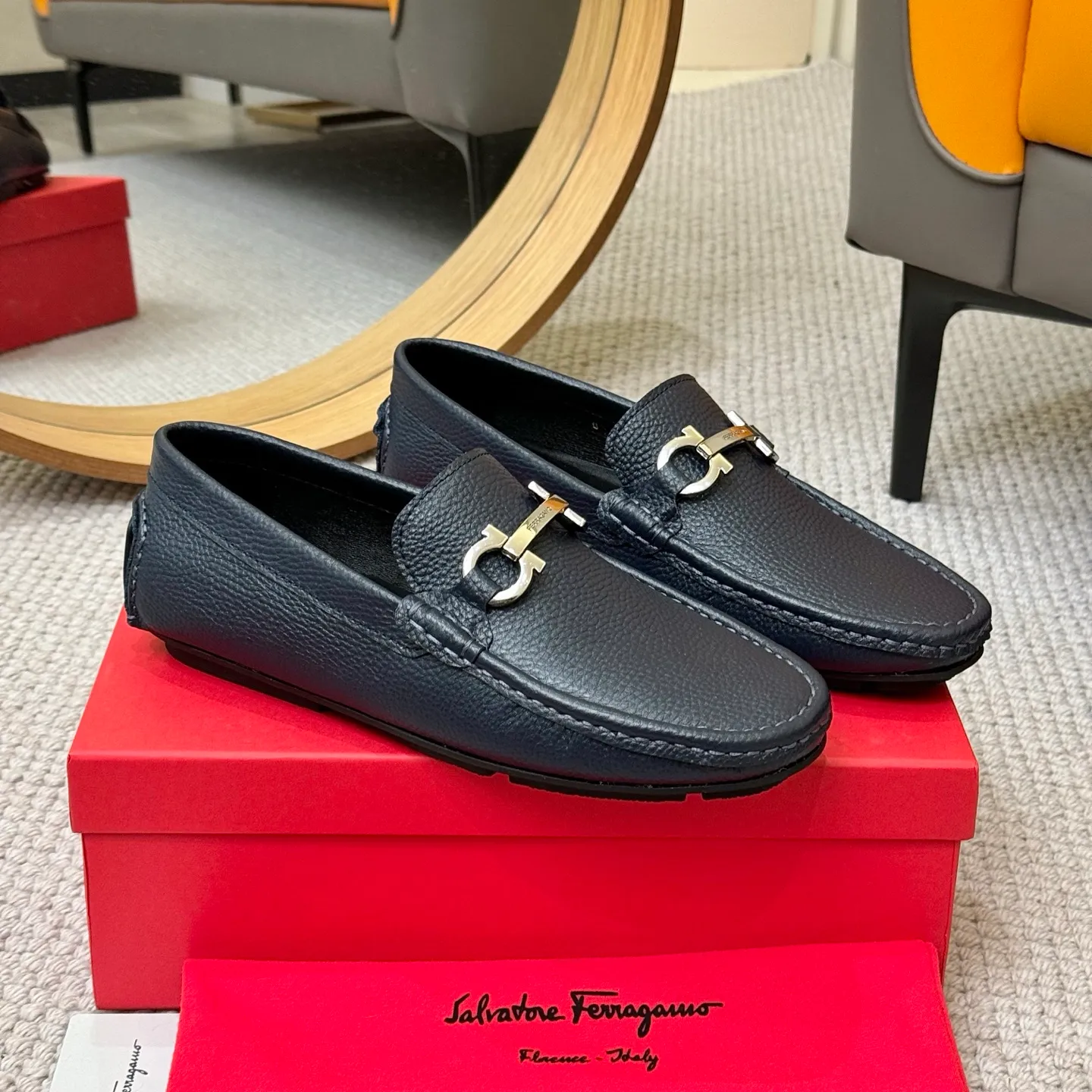Men's men's shoes 💰420 (Yangli) Ferragamo 〰Ferragamo 2⃣️0⃣️2⃣️5️⃣ New series 👊🏻 Upper 🇮🇹 Italian imported calfskin, original outsole molding. Water-dyed sheepskin lining. The identity of every successful man is set off, and the upper and lower shoes are elegant and stable🚶🏻🚶🏻The high-end custom counter original replica is an eternal classic🔍️Number of codes: 38-46 with counter packaging